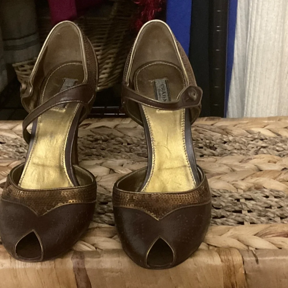 Prada peep-toe Mary Jane heels - Picture 2 of 4